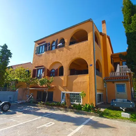 Apartment Fuer 8 Personen Ca 85 Qm In Medulin, Istrien Suedkueste Von Istrien